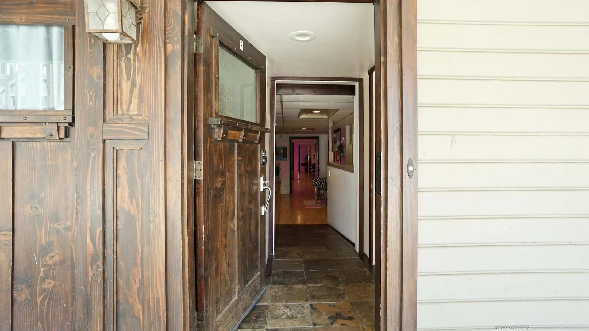 Apartment Barbiecore Dream Pad In Sacramento United States