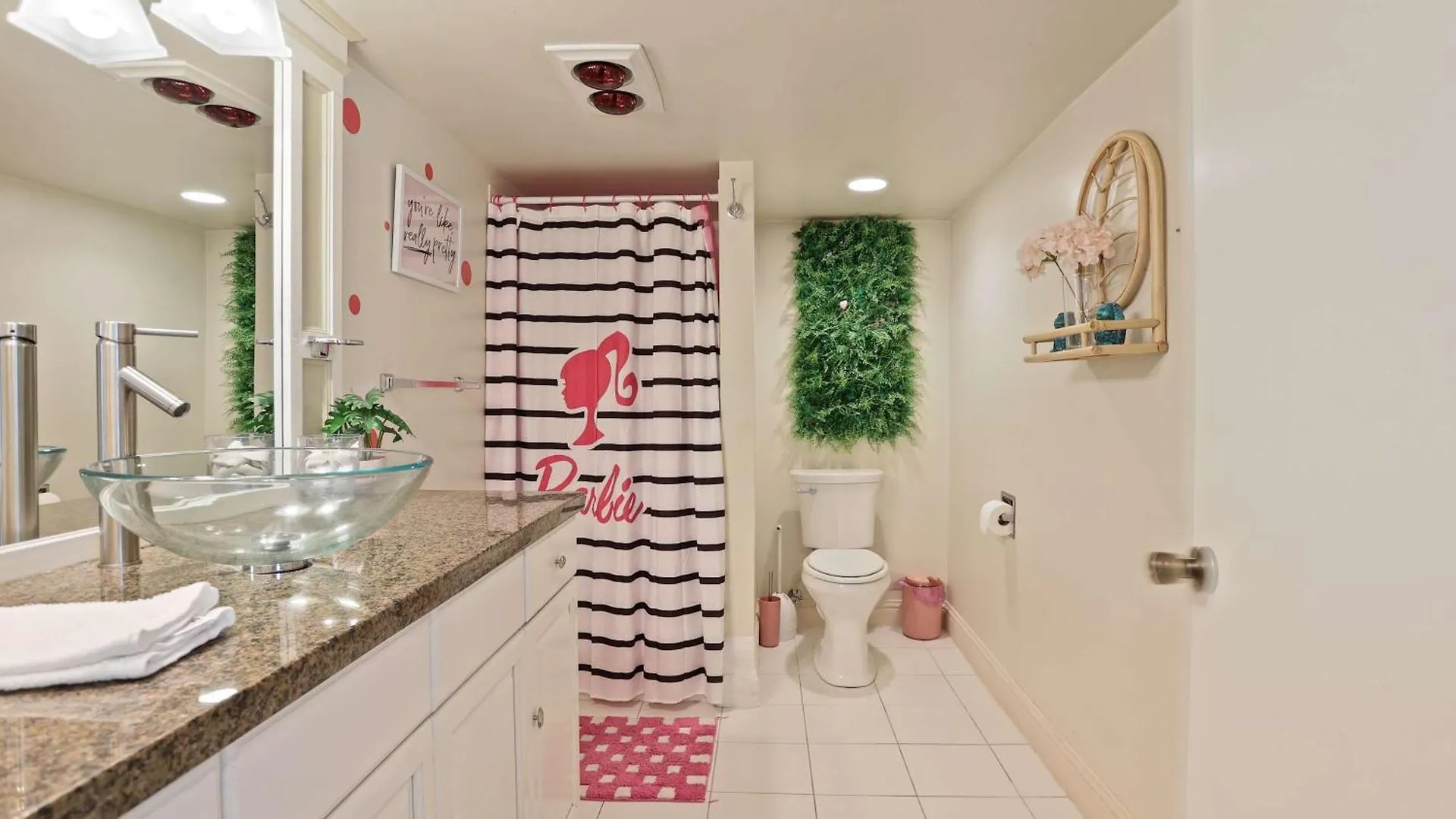 Barbiecore Dream Pad In Sacramento