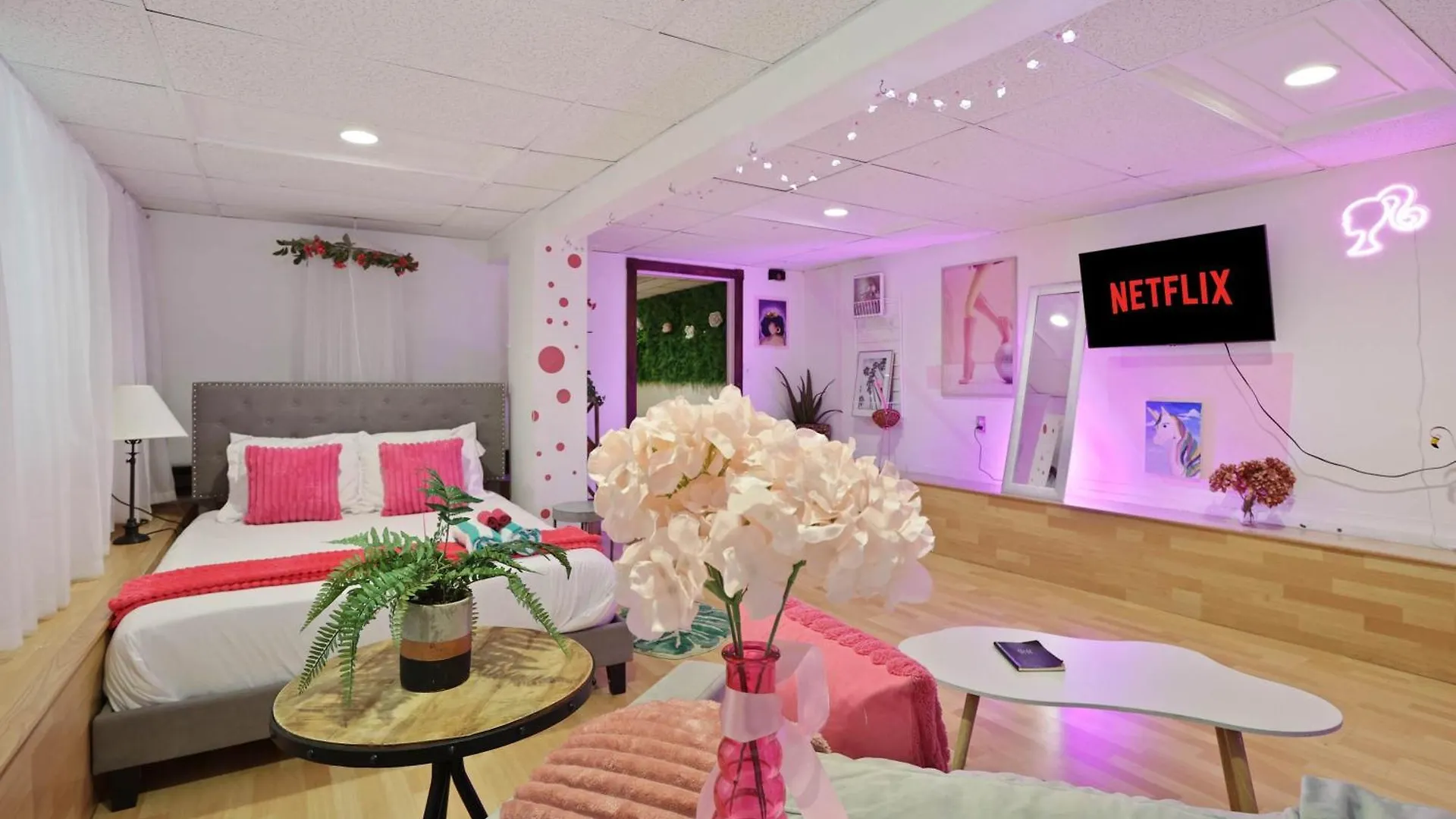 Barbiecore Dream Pad In Sacramento